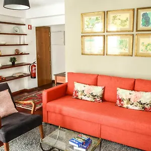 Cozy And Spacious In Graca, Apartment Lissabon